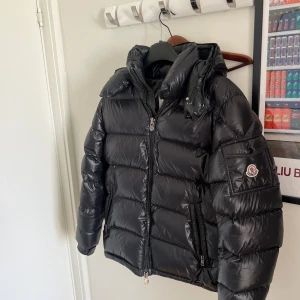 Moncler Maya - Moncler Maya Size 4 Skick:8/10 