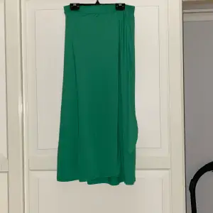 Grön kjol. 