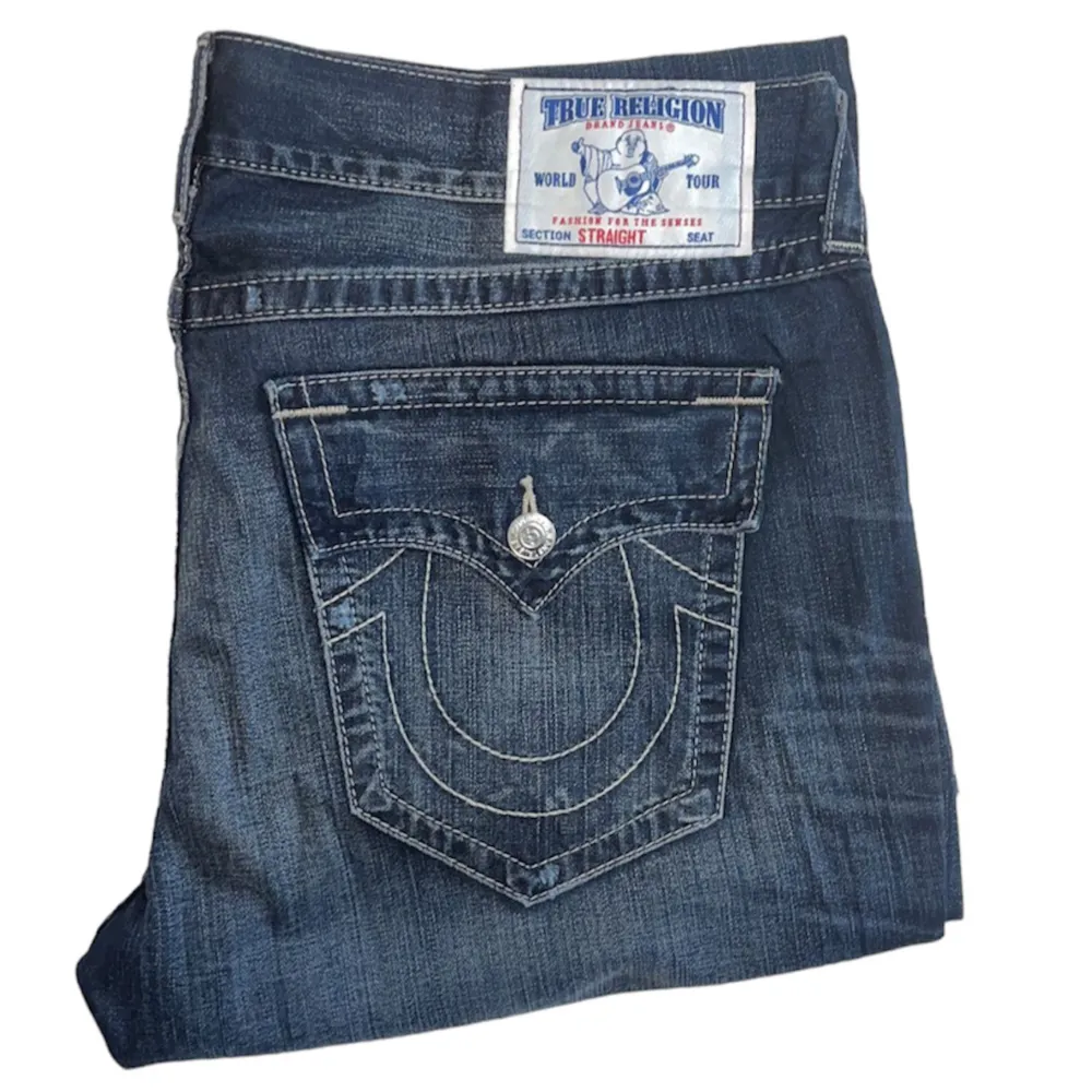 True Religion jeans straight fit. W42 hella baggy [Ytterbenslängd 110cm] [Ineerbenslängd 82cm] [Midja 55cm] [Benöppning 25,5cm]. Jeans & Byxor.