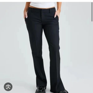 Lowwaist bootcut kostymbyxor - Lowwaist bootcut kostymbyxor från bikbok!