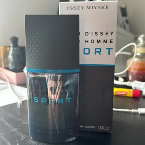 Issey miyake l’eau D’issey sport - Tjena säljer denna helt nya issey miyake parfymen.  Jag är inte så förtjust i doften därför säljer jag den Vid frågor eller intresse skriv