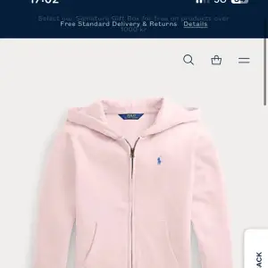 Letar efter denna rosa Ralph lauren baby rosa hoodien. Gärna i storlek 12-14/ xs ❤️