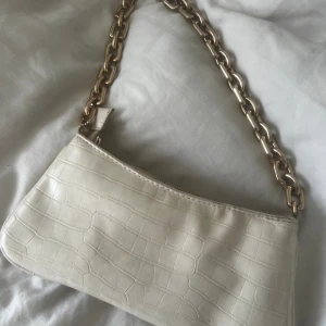 Axelväska - Axel handväska från Zara