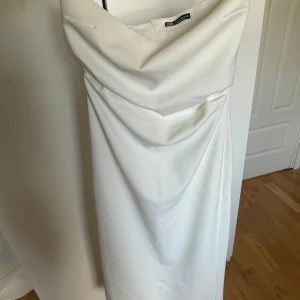 Klänning - Superfin klänning som är perfekt till student eller skolavslutning💘