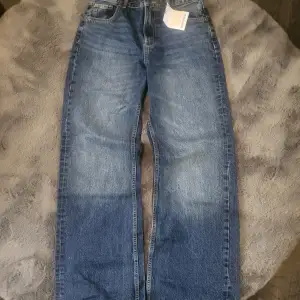 Berska jeans i nyskick. Säljer eftersom att jag köpte för liten storlek. Aldrig använda😍👌