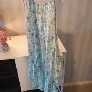 Topp - oanvänd topp med justerbara band, från H&M 