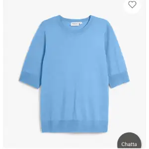 Finatickad blå t-shirt skit snygg speciellt till vita linnebyxor 💕 nypris 249kr 