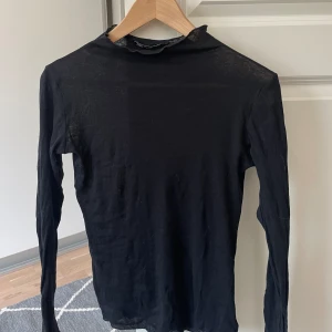 Svart tröja - Skriv vid fråga!💗