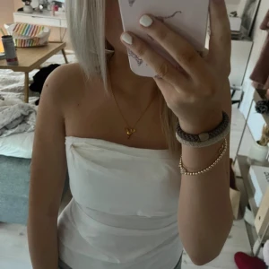 Fest topp  - Superfin topp ifrån zara. Storlek xs med dragkedja i ryggen. Skriv för fler bilder