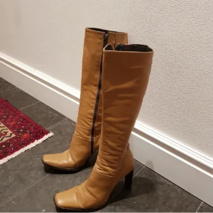 Retro stövlar  - Jättefint skick! Passar även 37