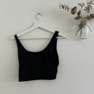 2 linnen  - 2 basic linnen från shein, använda men i fint skick! Båda för 20kr🌷 storlek s (stretchigr material) 