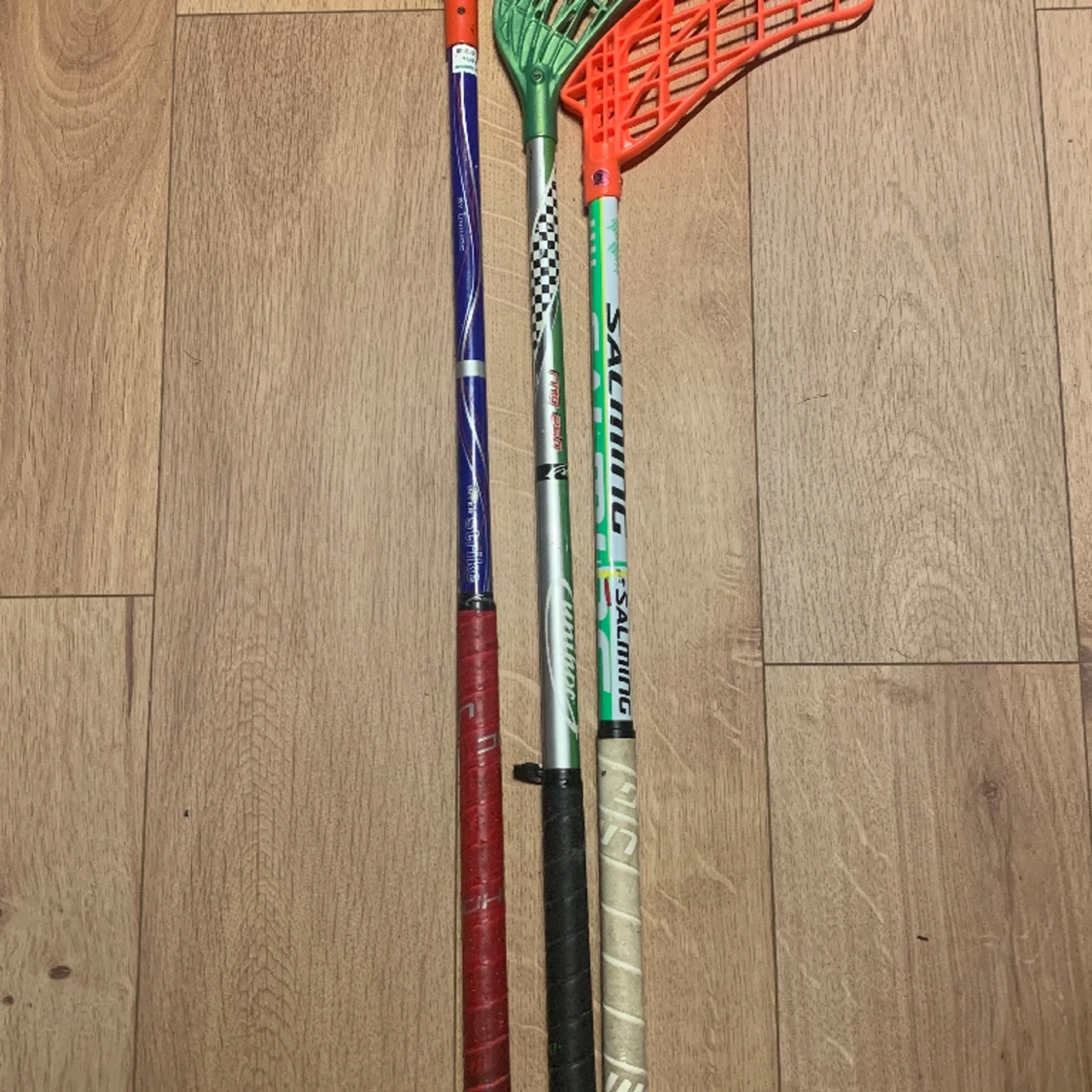 Tre innebandy klubbor - 90