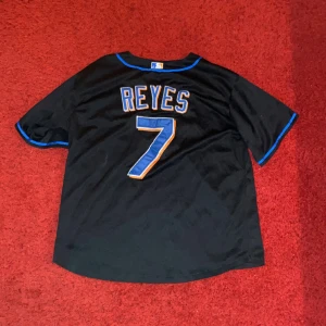 Baseball tröja - Svart/orange/blå Mets baseball tröja, jättebra skick, storlek 50, pris går å diskutera, möts helst upp!