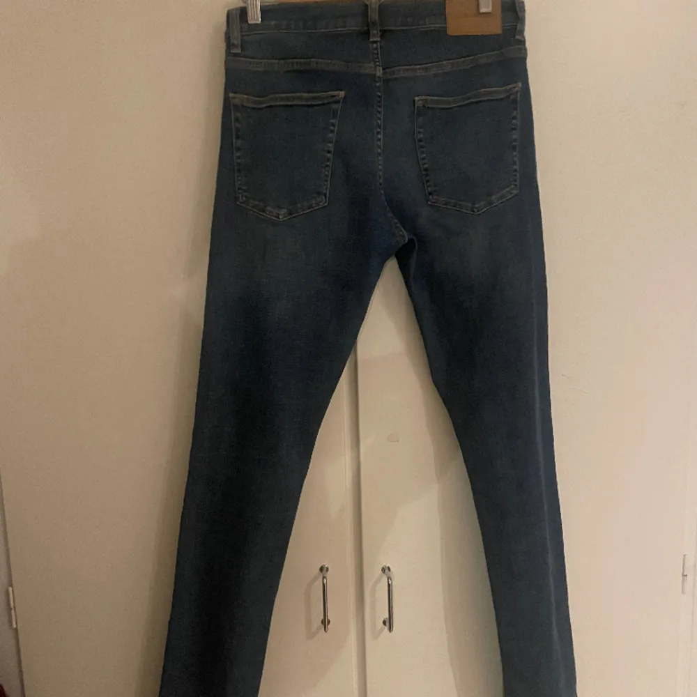 Snygga J.Lindberg jeans, ej använda mycket | storlek 33/34 | pris kan såklart diskuteras!🤗. Jeans & Byxor.
