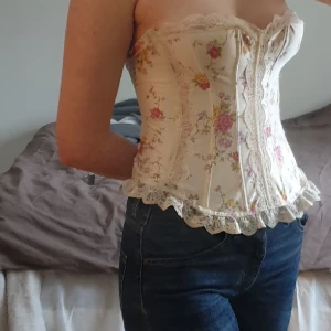 Vintage Corset - Vintage Floral/Lace Corset  Purchased from Sororité Vintage for ~340€ although never used by me, hence in perfect condition  Size: s/m (features two rows of hooks in the back for adjusting fit)  The most precious vintage piece!