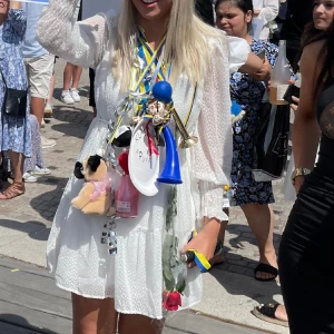 Studentklänning  - Använd en gång på studenten. Klänning från Vero Moda, jätte fin. 