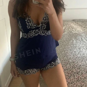 Pyjamasett  - Säljer det här fina pyjamas settet eftersom den inte kommer till användning💕 inte använd mkt, endast testad några gånger💕