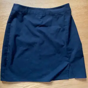 Kort kjol från bikbok 
