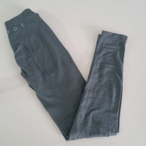 Relode prime scrunch  - Använd fåtal gånger, säljs då jag äger för många 😅  Xxs/xs