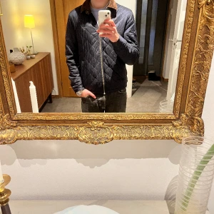 Gant jacka - Skitsnygg old money Gant jacka storlek s använd bara ett fåtal gånger. Nypris var 1600, mitt pris 500 skriv om du har frågor 🙌