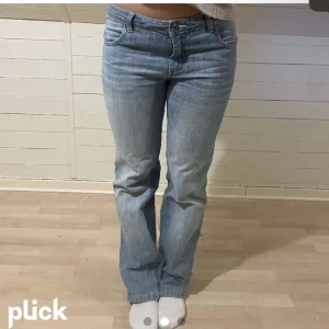 Jeans - Jättefina jeans, köpta här på Plick. Lånade bilder skriv för fler bilder.💕