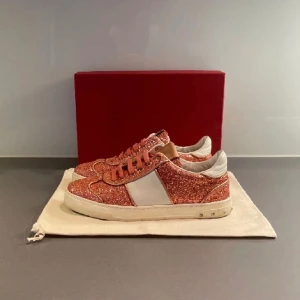 Valentino flycrew - Valentino flycrew storlek 37 mycket bra skick❤️❤️❤️❤️