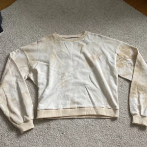 Mys Tröja och byxor - Aldrig använt, nyskick med prislapp på, storlek S, original pris 1499kr, från untold stories, om man bara vill köpa ett av plaggen så är det bara att meddela mig