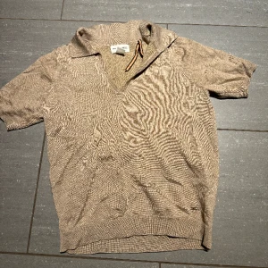 Beige Holly & Whyte T-shirt  - Säljer denna skitfina Holly & Whyte T-shirt från Lindex. Aldrig använd🩷