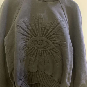 House of errors hoodie - Aldrig använd, har tyvärr slängt lådan och påsen den kom i. Fråga gärna om fler bilder! Hör gärna av dig om du är intresserad!