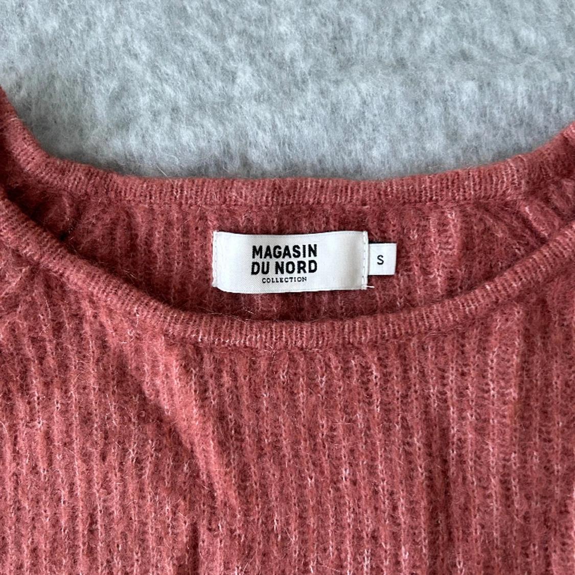 Röd/beun stickad tröja  - 90