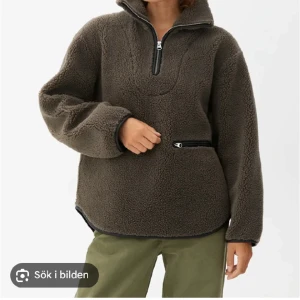 Arket jacka - Köpt på arket för 1395 kr. Nästan oanvänd. Inga fläckar eller tecken på användning. Kan skicka fler bilder om det önskas