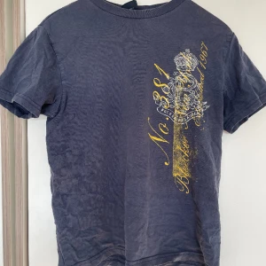 Ralph lauren T-shirt  - Snygg Ralph lauren T-shirt som sitter som S skulle jag säga 💙💙🥶