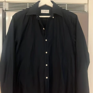 John Henric skjorta i Oxford  - John Henric Oxford skjorta nypris 900