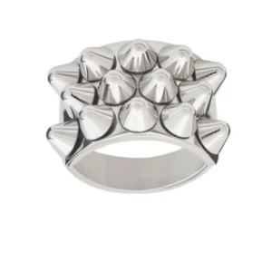 Edblad silver ring - Säljer denna ring då jag använder guld nu istället kan tänka mig byta till ett annat smycke i guld då. Inga defekter utan ser perfekt ut