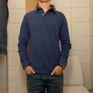 Ralph lauren piké  - Ralph lauren pike  9/10 skick  Ny pris 1699 Vårt pris 399 Barn xl men passar M 