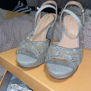 Menbur glitter  klackskor  - Använda en gång, stork 38