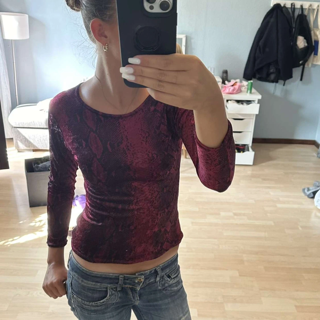 Röd ormskinnströja - 91