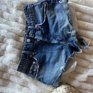 Jeans shorts  - Supersöt jeansshorts från zara som är för små!