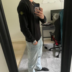 Stone island tröja - Säljer nu denna Stone island tröja i storlek S. Självklart äkta, kan även bytas mot samma tröja i storlek M. 