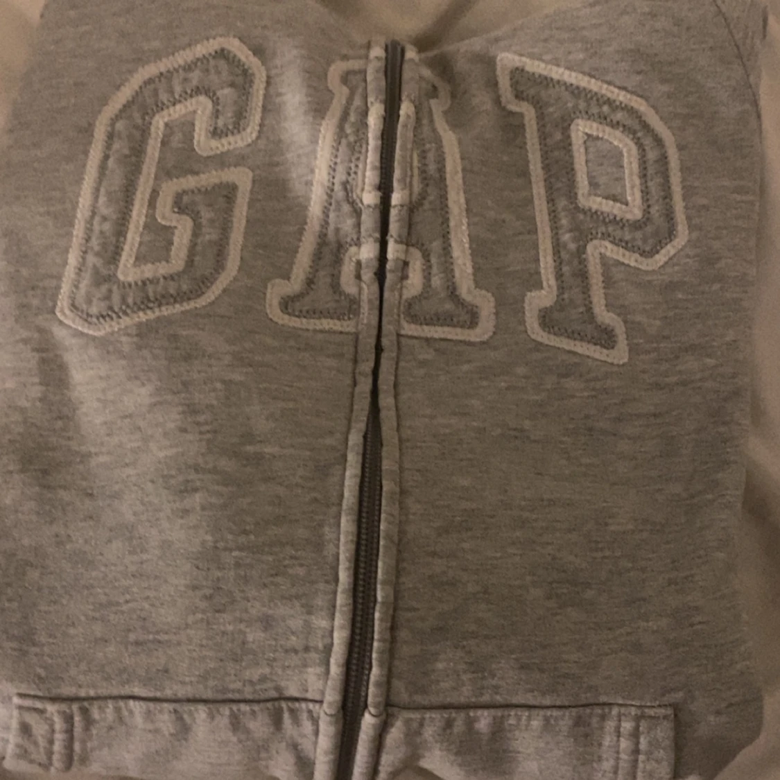 Grå hoodie från GAP - 92