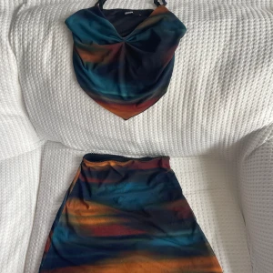 Set med kjol & topp - Mycket bra skick, är tyvärr för liten för mig