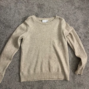 Stickad tröja  - Super snygg stickad tröja. Knappt använd och den är inte nopprig eller har några defekter eller liknande 😇