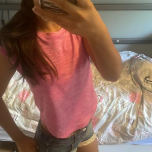 Rosa träningströja  - Använt många gånger Inga hål fläckar  Skriv vid funderingarrr
