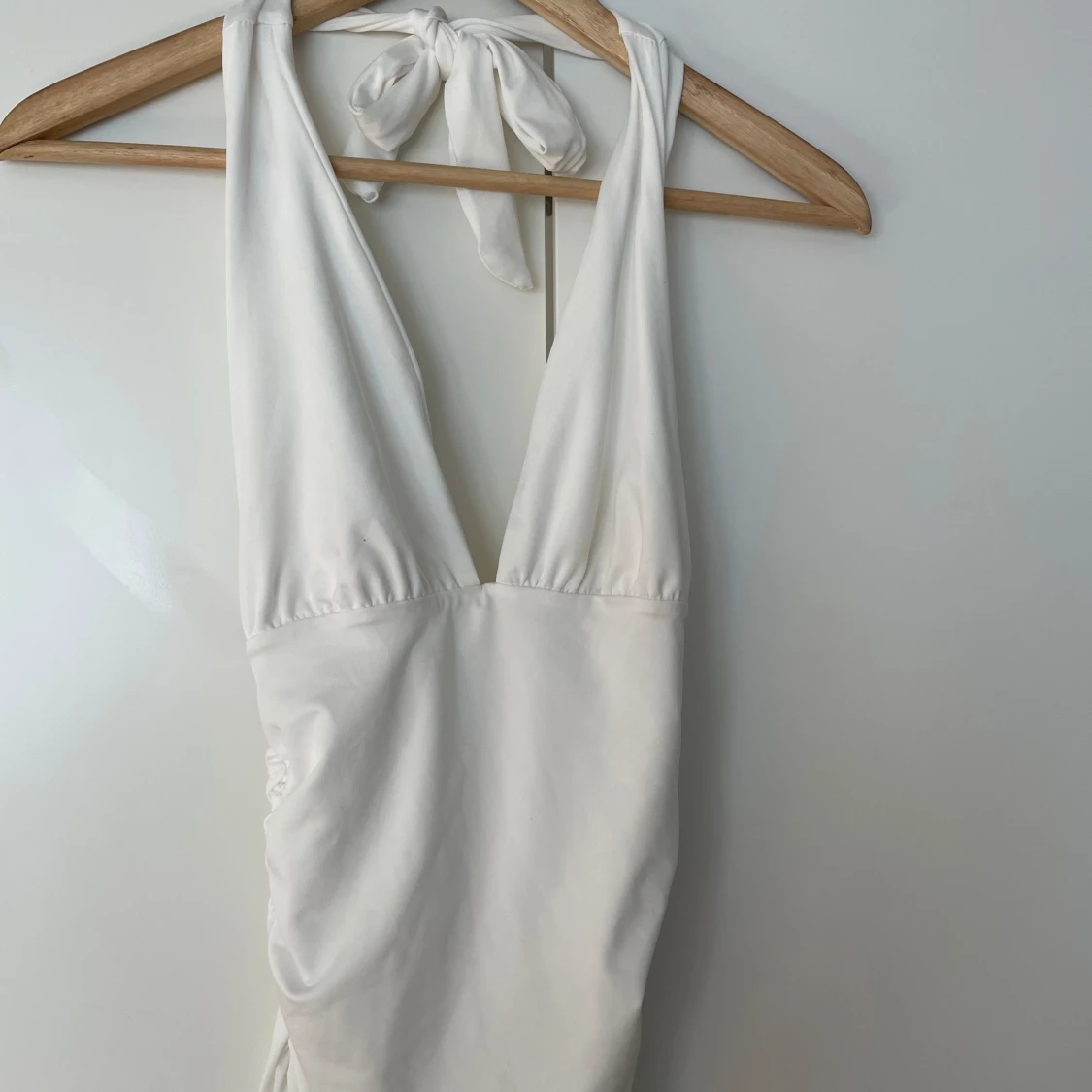 Vit klänning öppen rygg