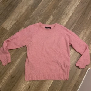 Stickad tröja  - Stl L Använd några gånger men är i bra skick.