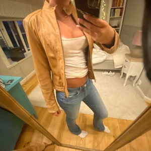 skin jacka - en skit snygg skin jacka, det är äkta skin💖