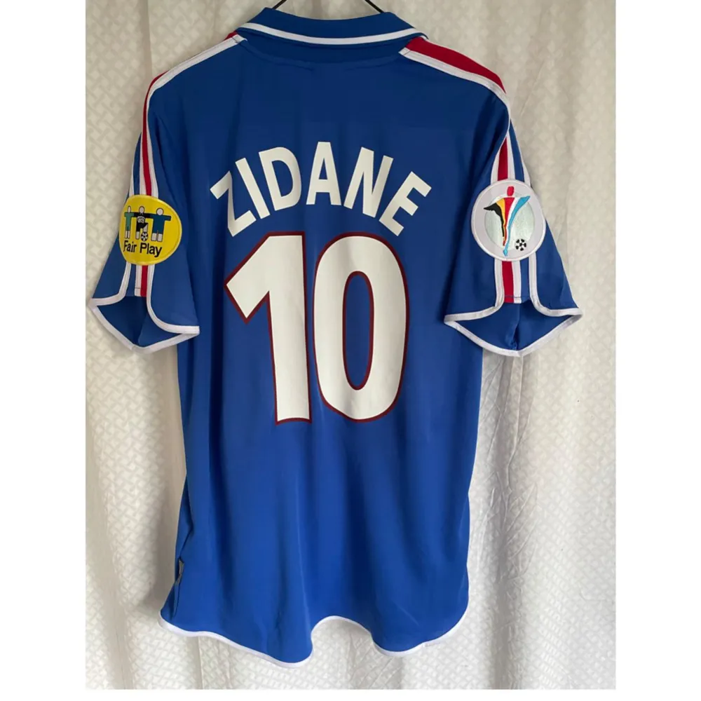 Fransk landslag fotboll hemmatröja vinner E-M 2000 med Zidane Icone på rygg . T-shirts.