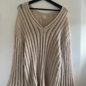 Hm Sweater - Säljs inte längre. Har knappt använt denna. Bra skick. 🩷