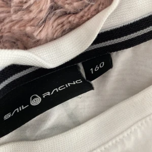 t shirt  - säljer eftersom den tyvärr är liten på mig. 💗