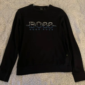 Hugo Boss sweater - En tjocktröja från Hugo Boss, självklart äkta och helt oanvänd